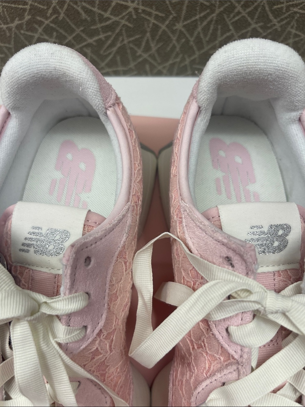 New Balance Pink Lace-Trimmed Women's Sneakers New, but without tags - Picture 7 of 9